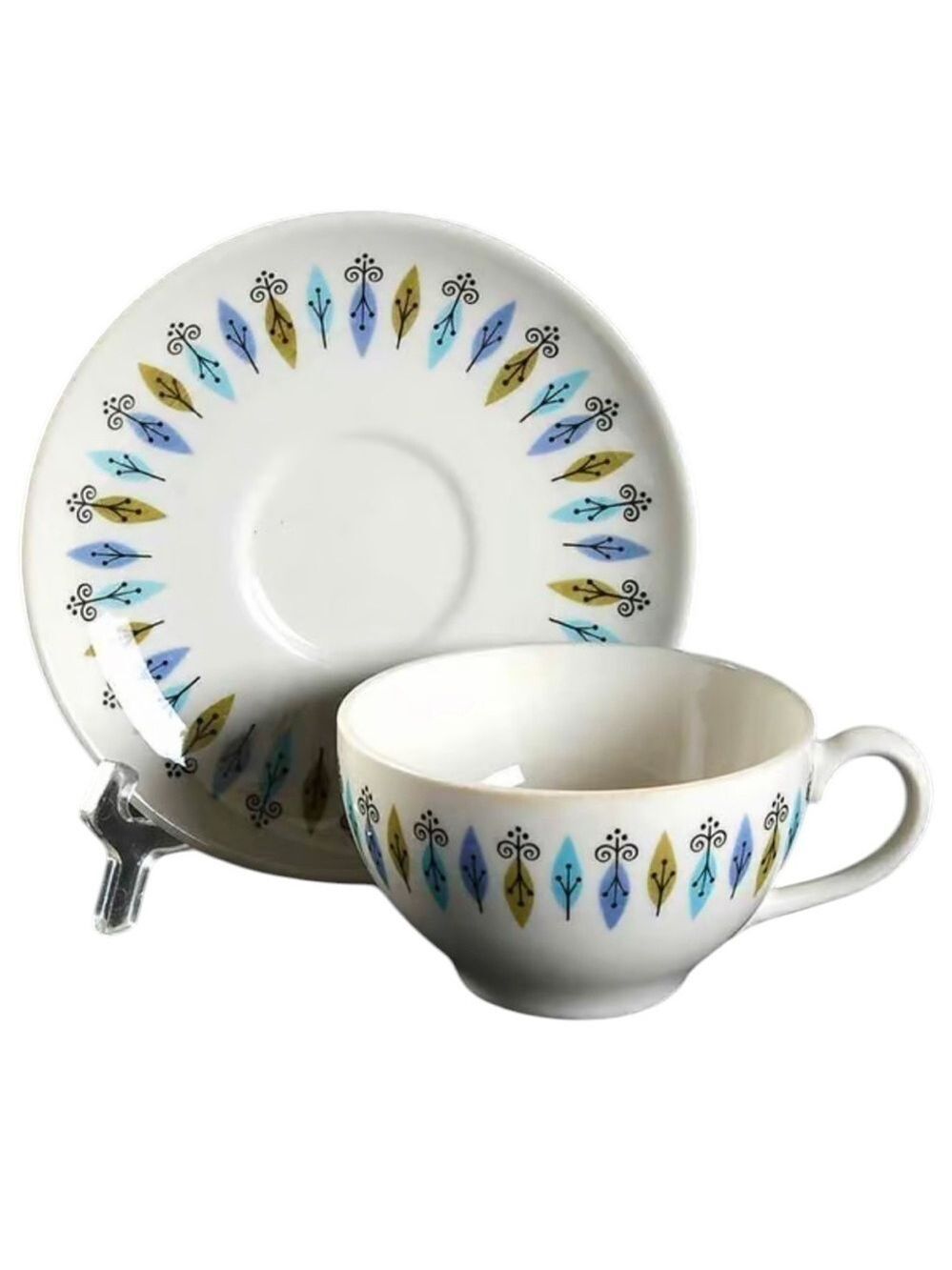 Syracuse Nordic China Tea Cups And Saucers